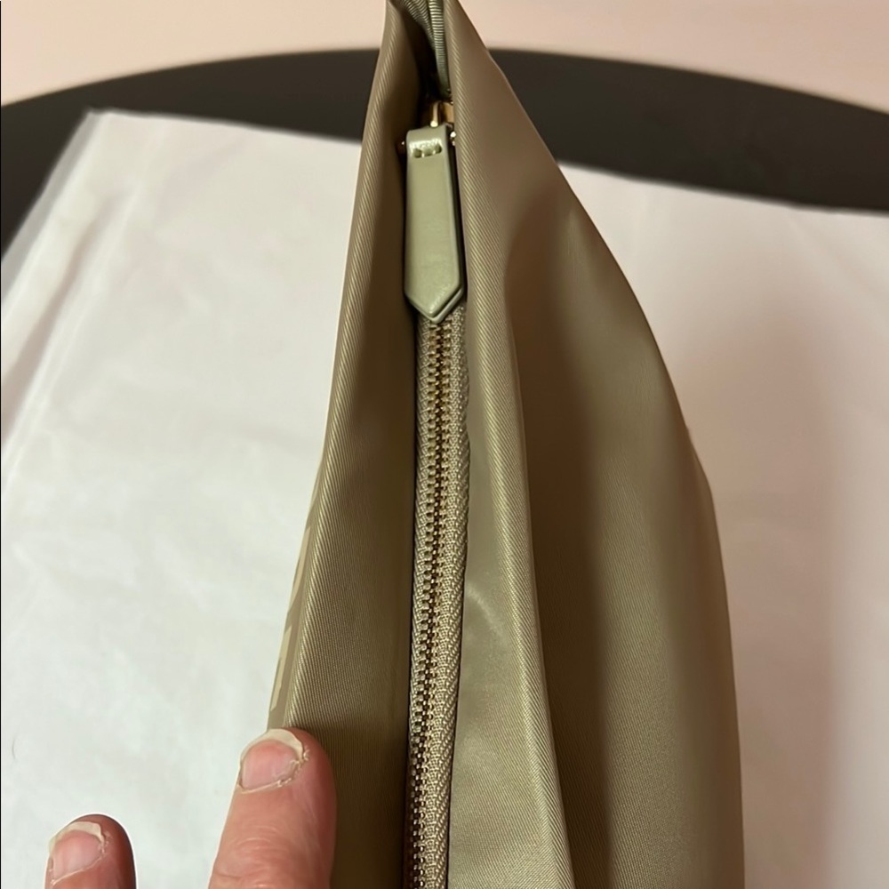 NIB Burberry Travel bag - Picture 3 of 8